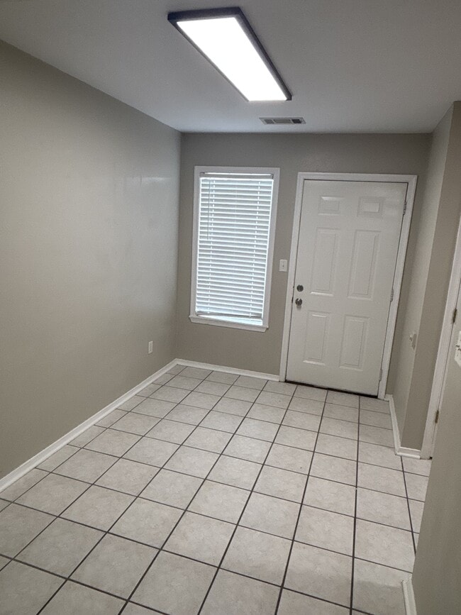 Building Photo - 1115 Farley Cir