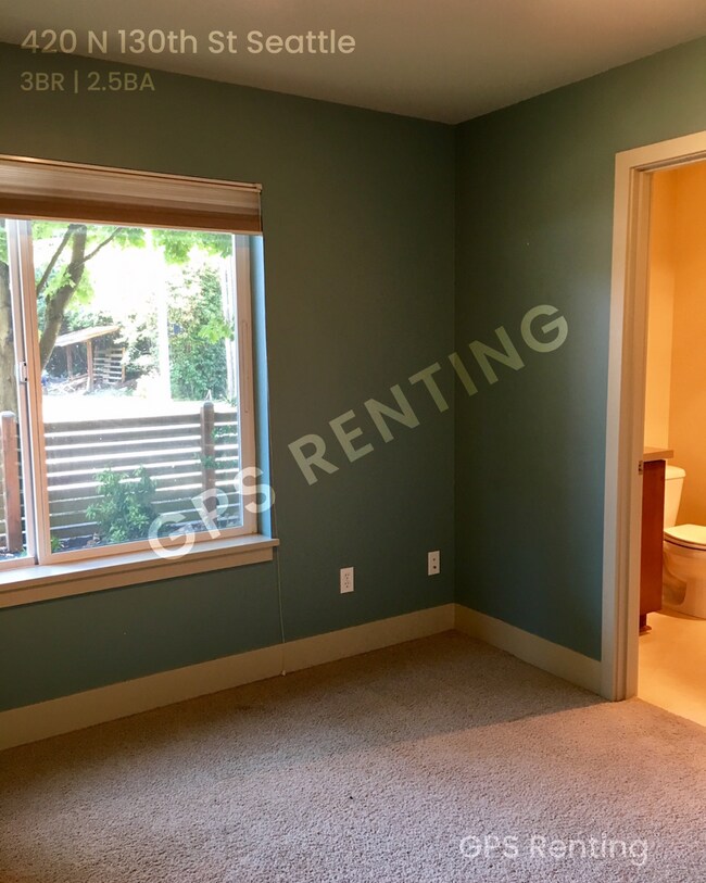 Building Photo - 420 N 130th St