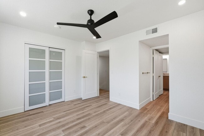 Building Photo - 122 S Hardy Dr