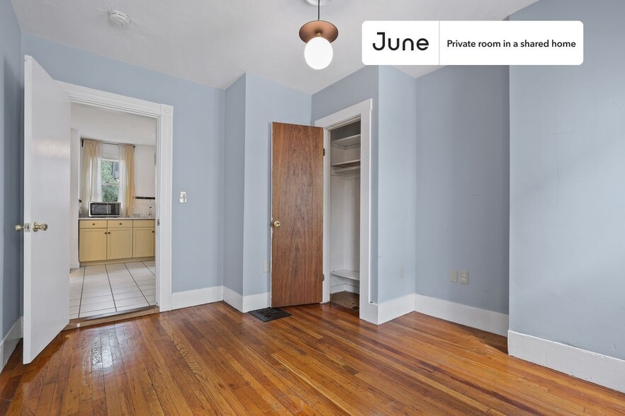 Building Photo - Room in Shared 3 bed/2 bath home