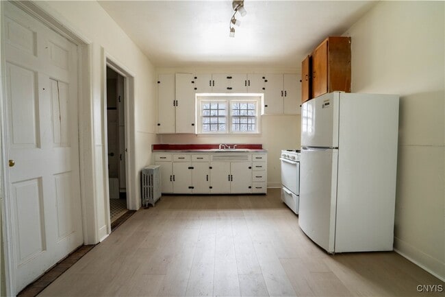 Building Photo - 3 Noyes St