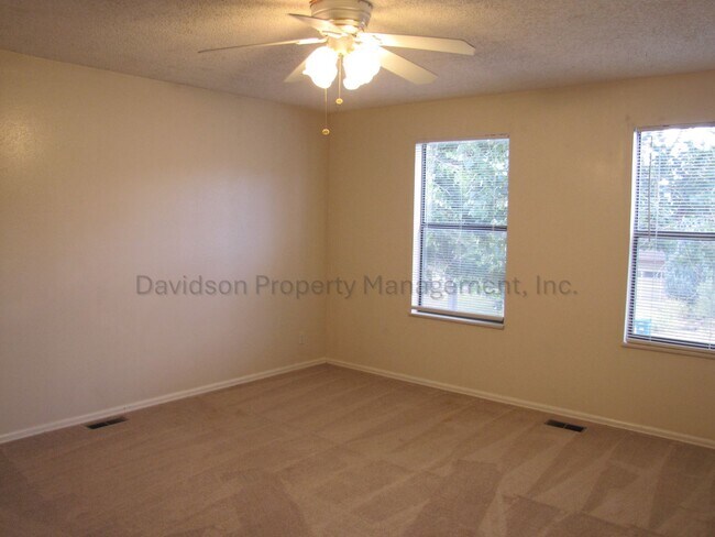 Building Photo - Great 4 Bedroom House in North Colorado Springs
