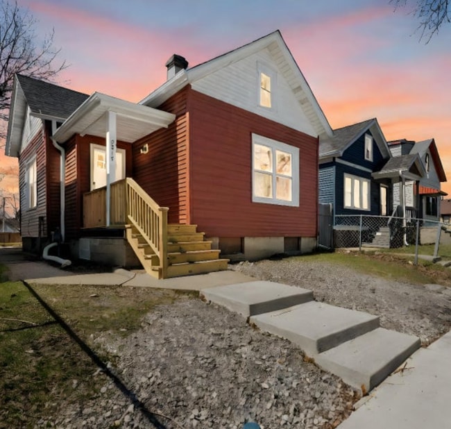 Primary Photo - 2217 N Buffum St