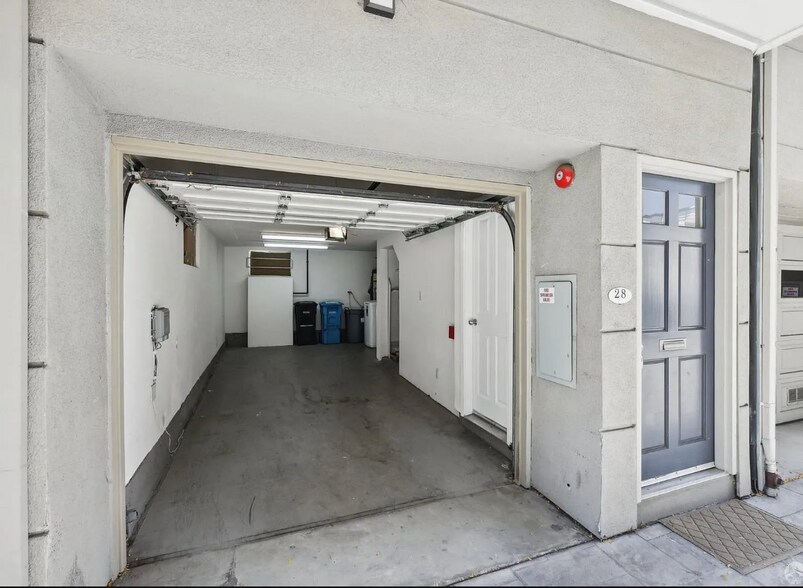 Building Photo - 28 Jennifer Pl