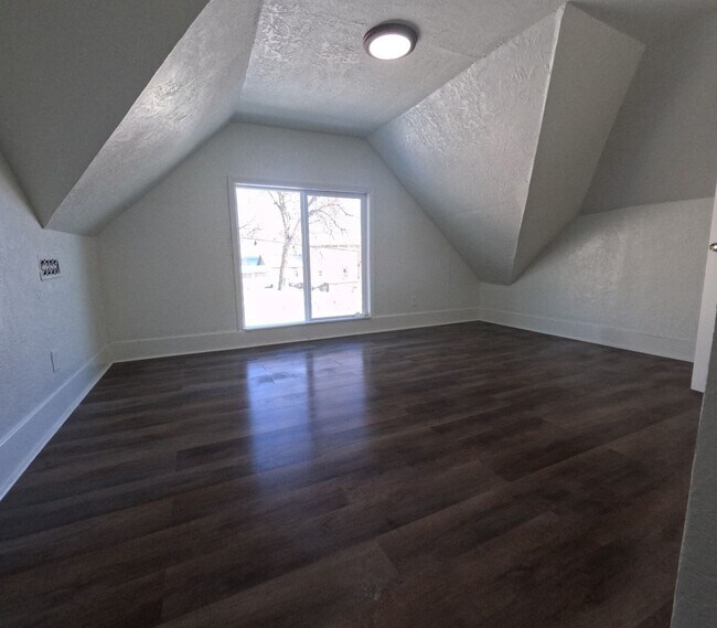 Building Photo - 1305-07 McDonald RENT/RENT-T0-OWN