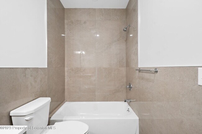 Building Photo - 19 W River St