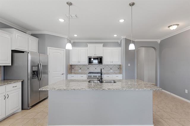 Building Photo - 10200 Saltbrush St