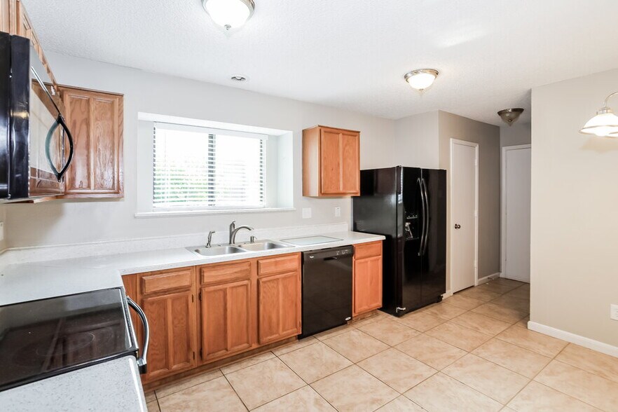 Building Photo - 2614 Berkshire Ln