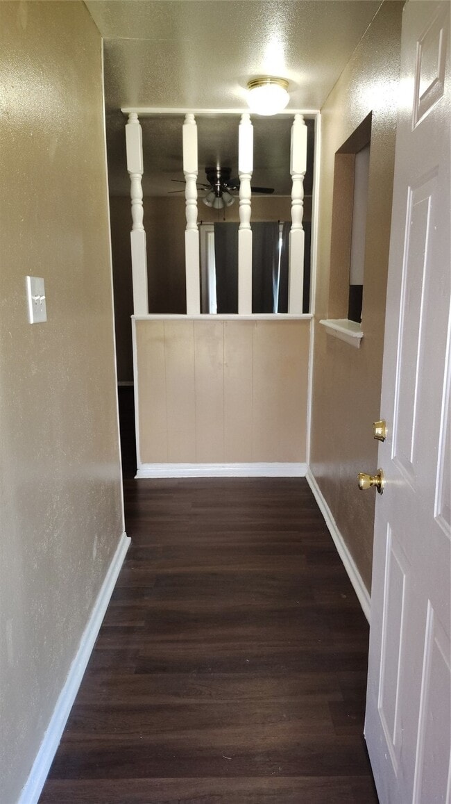 Building Photo - 8610 Valley S Dr