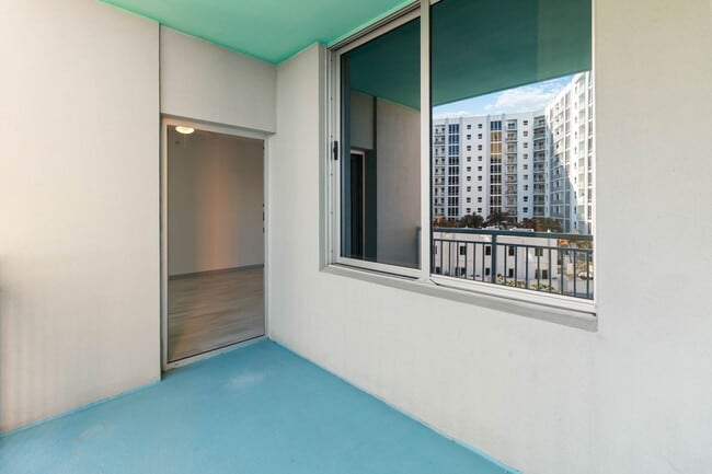 Building Photo - Beautiful Newly Renovated 2/2 Condo at The Waverly on Lake Eola in Downtown Orlando