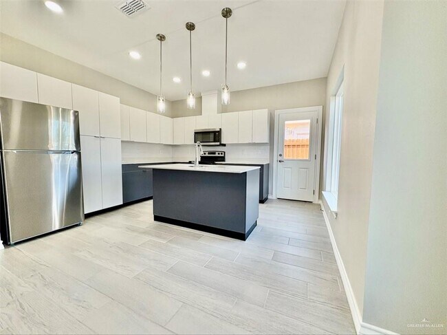 Building Photo - 11 Yankton St