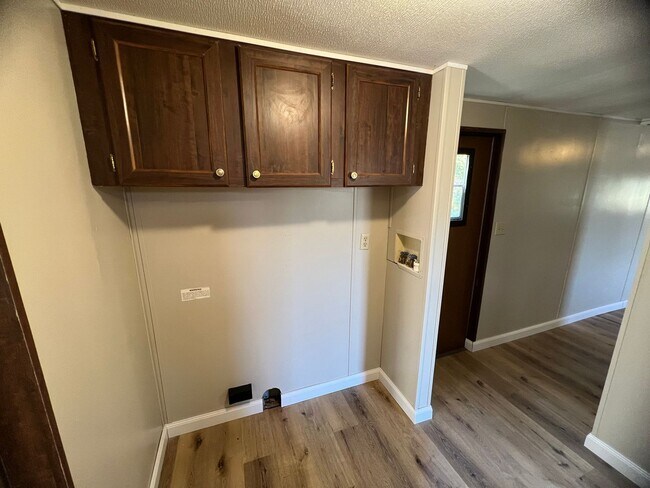 Building Photo - Renovated Trailer
