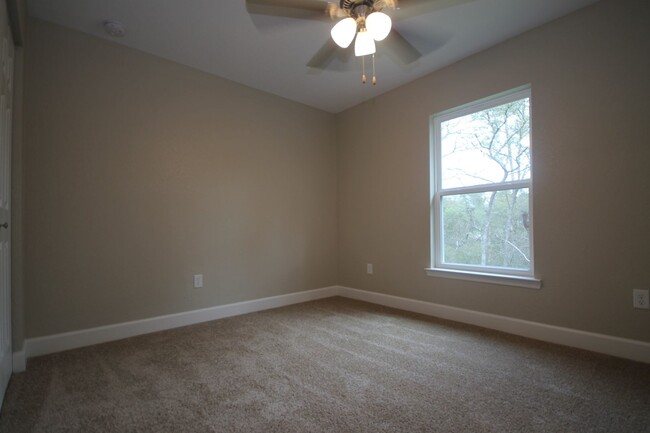 Building Photo - BEAUTIFUL 3 Bedroom, 2 Bathroom Home in Oc...