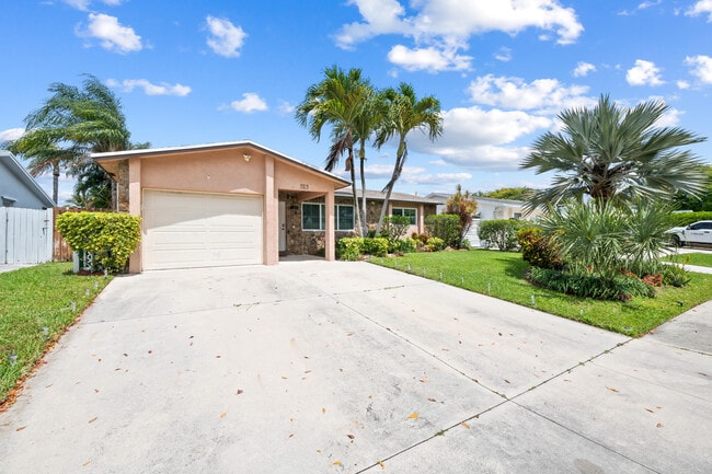 Building Photo - 313 SE 4th Terrace