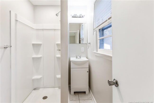 Building Photo - 1089 Essex Pl