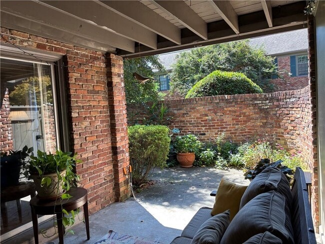 Building Photo - 3105 Colonial Way