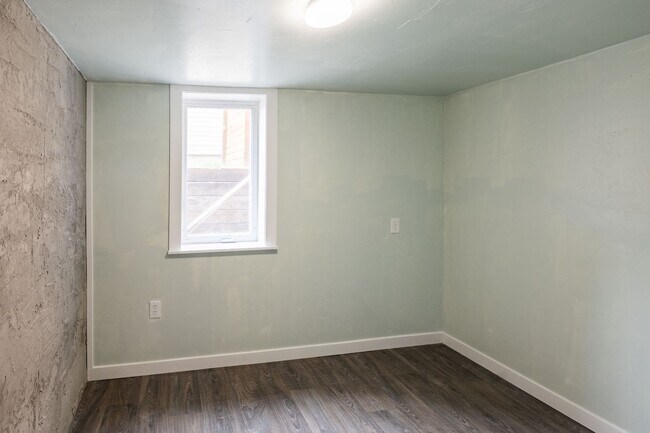 Building Photo - 347 S Grant Ave