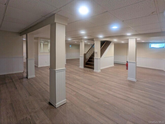 Building Photo - 48 Bayberry Ave