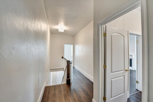 Building Photo - Where Vintage Vibes Meet Modern Mojo—Rent This Rare Historic 4BR/2BA Duplex in Norfolk’s Park Place