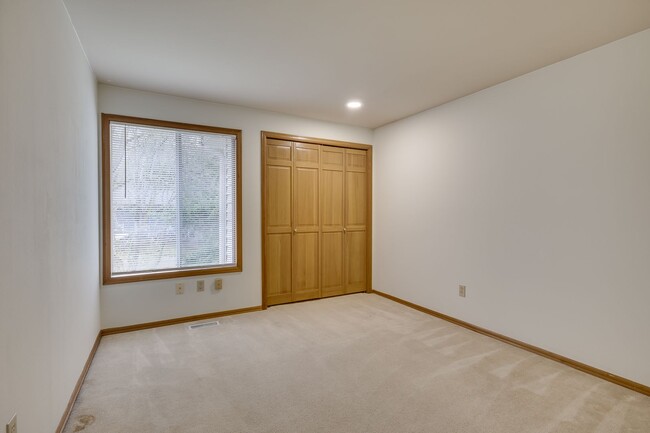 Building Photo - Spacious 4 bedroom home in Renton's Fairwo...