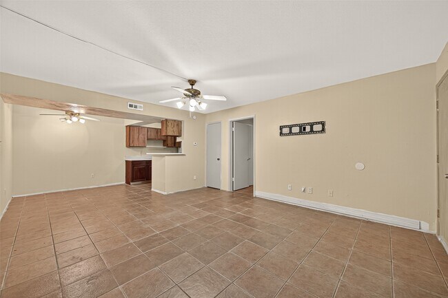 Building Photo - 8201 Richmond Ave.