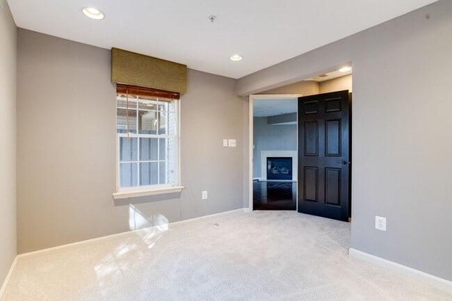 Building Photo - 1730 Bluffs Island Ct