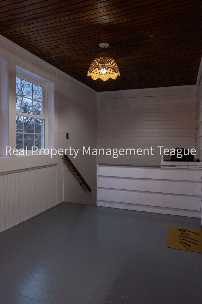 Building Photo - 64 Highland Dr