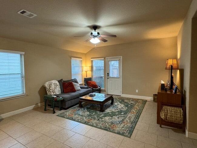Building Photo - 5550 Casa Calvet Dr
