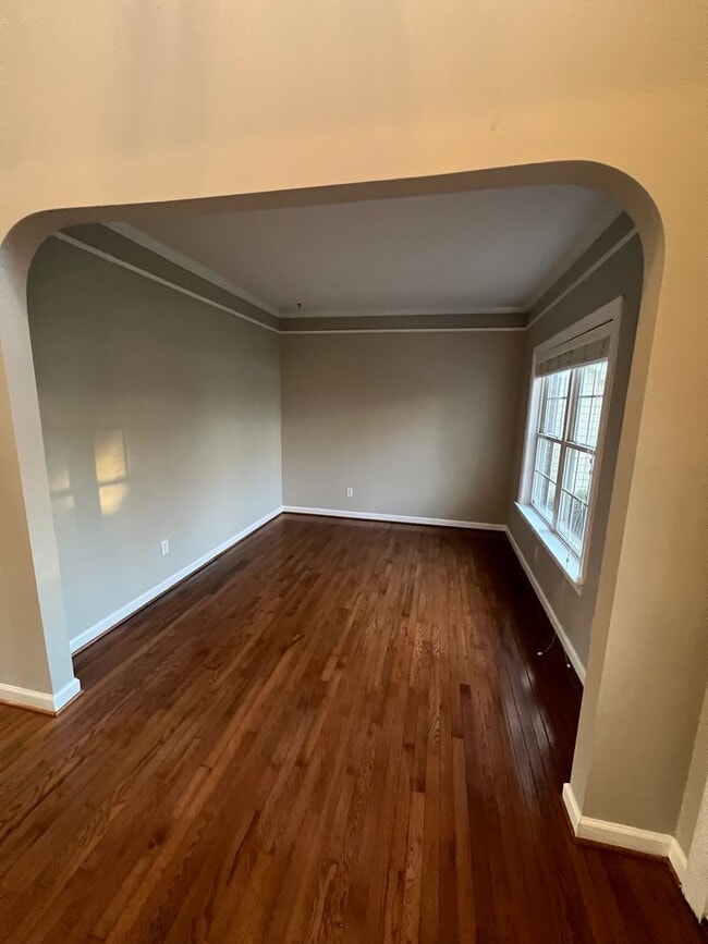 Building Photo - Beautiful 5 bedroom Executive Home In Wakefield