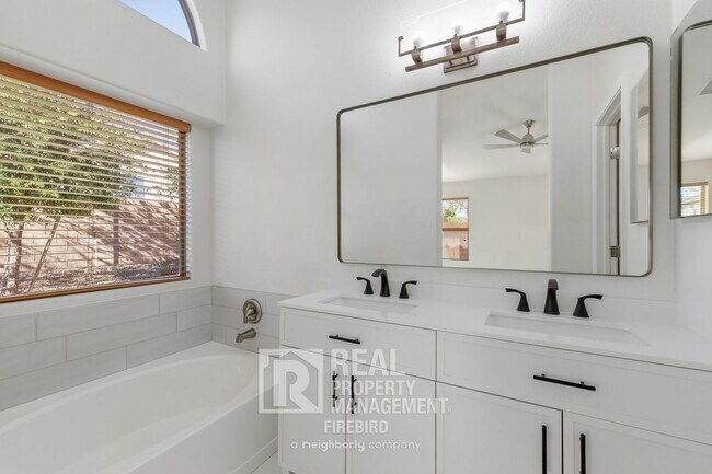 Building Photo - 2420 W Blue Sky Dr