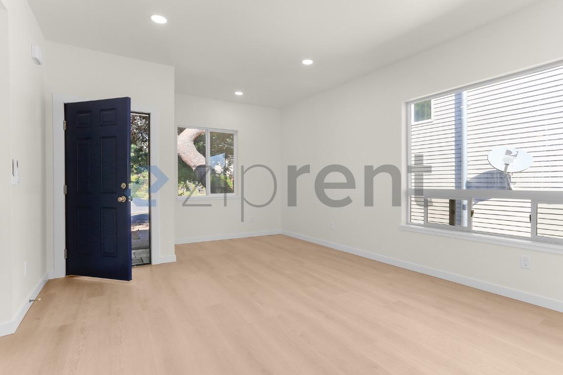 Building Photo - Unit A