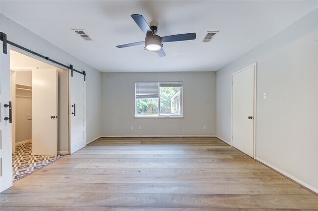 Building Photo - 5019 Oak Forest Dr