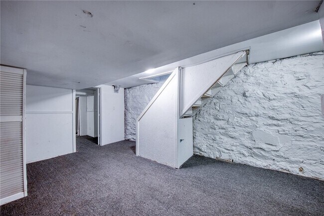 Building Photo - 354 Ophelia St