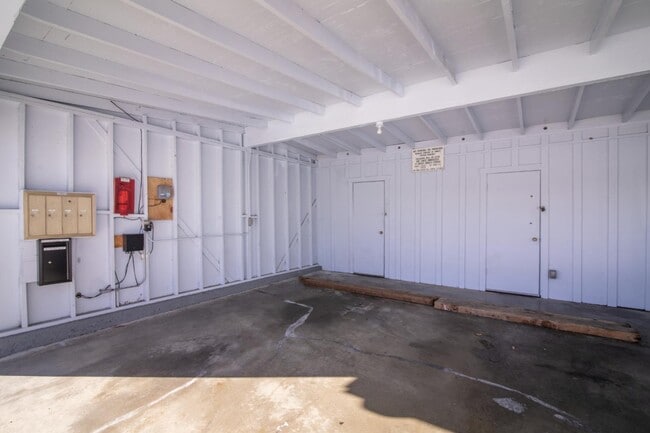 Building Photo - 3335 Los Prados St