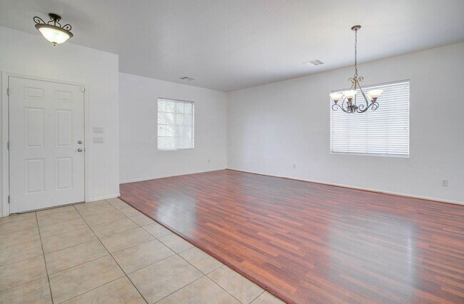 Building Photo - 4836 S Summit Ct