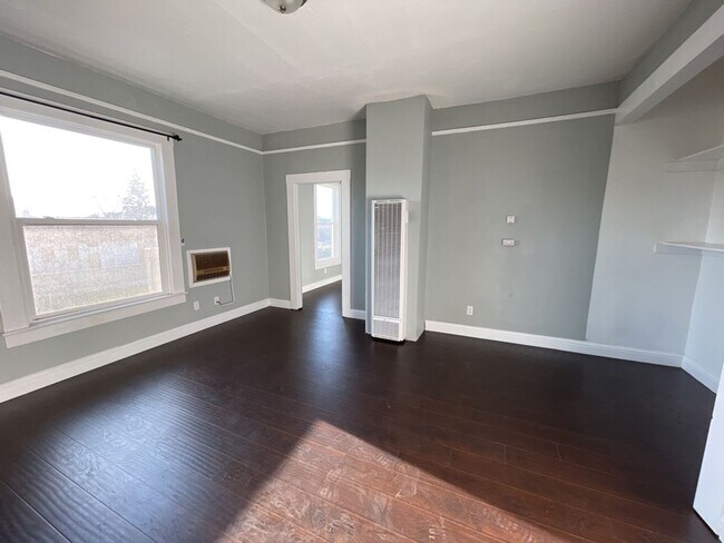 Building Photo - Merced St Fourplex