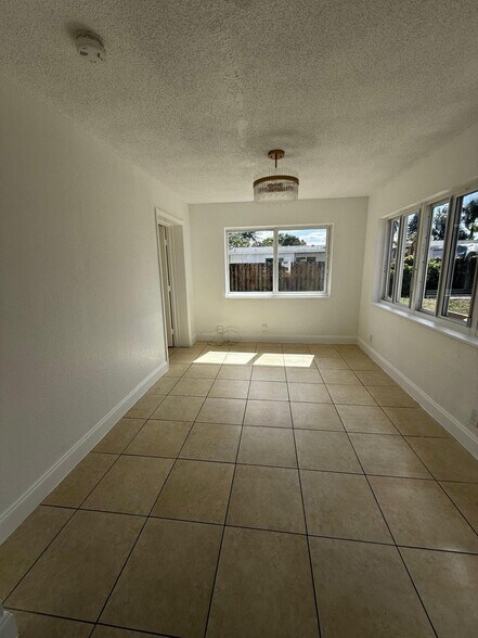 Building Photo - 6230 NW 18th Ct