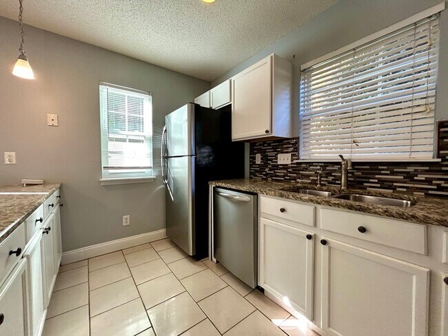 Building Photo - 7686 Petrea Ln