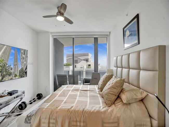 Building Photo - 1000 Brickell Plaza