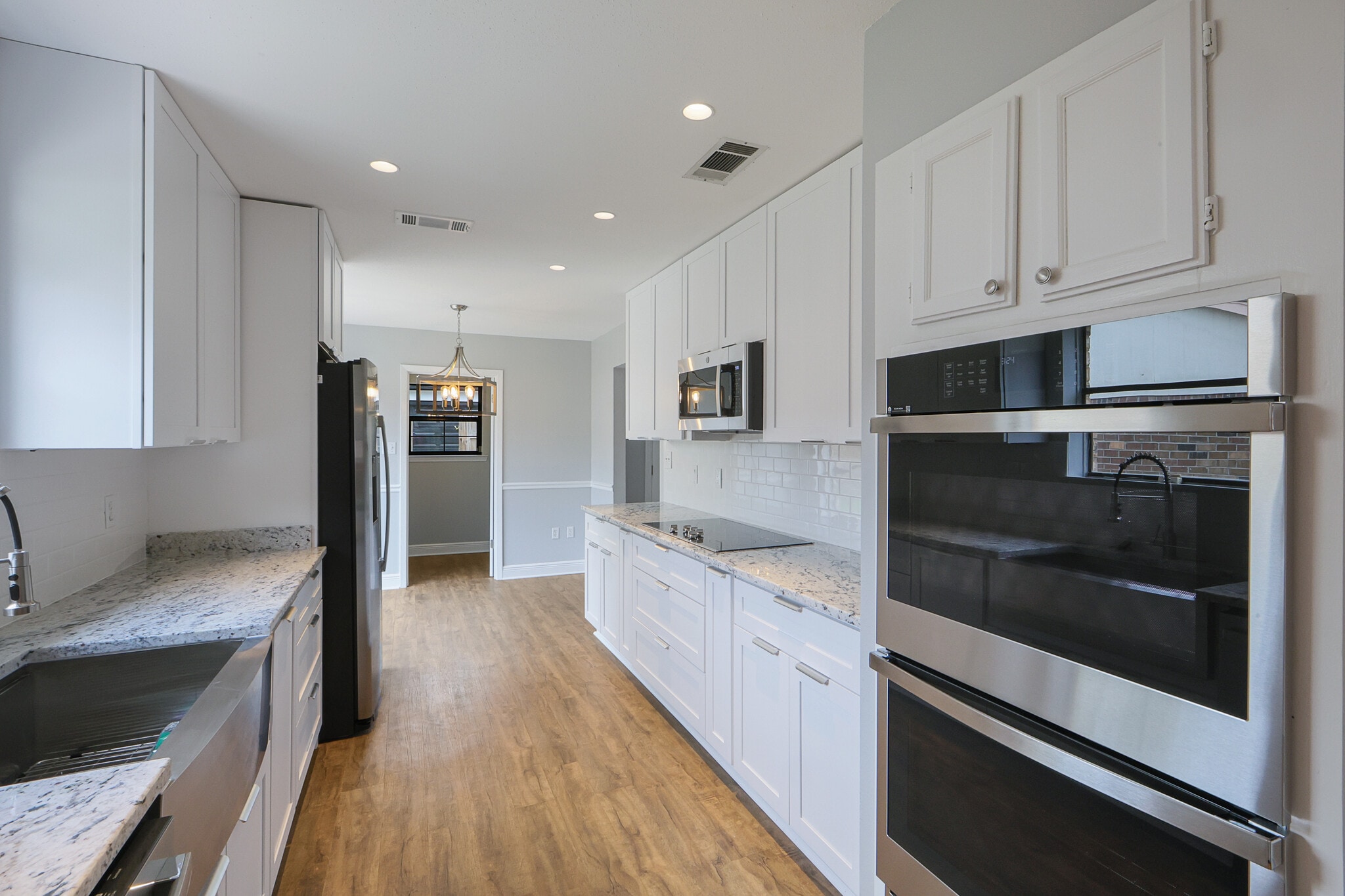 Kitchen - 811 N Lake Verret Ct