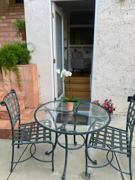 patio dining - 3852 Camino de Solana
