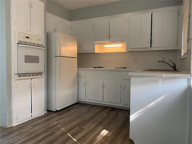 Building Photo - 10618 98th Terrace