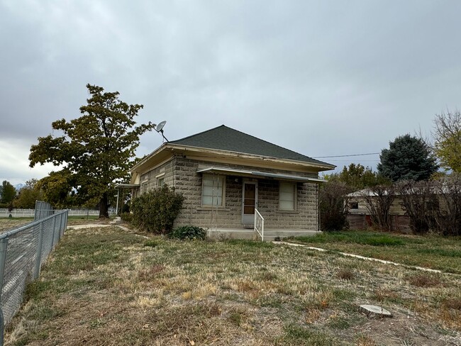 Building Photo - Cute 2 bedroom 1 bath in Lehi!