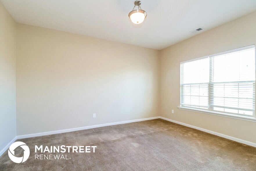 Building Photo - 10008 Crooked Oak Wy