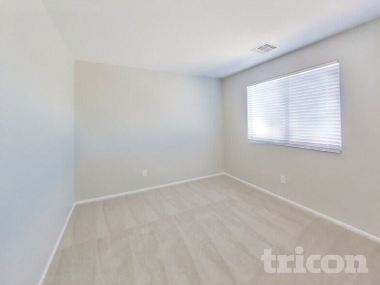 Building Photo - 37593 N Dena Dr