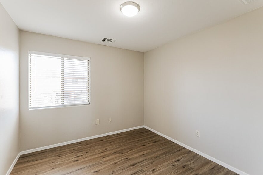 Building Photo - 2247 E Calle Gran Desierto