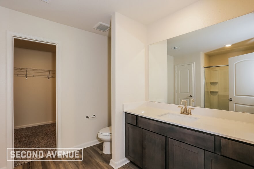Building Photo - 1325 Woodwinds Dr