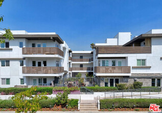 Building Photo - 5825 Camerford Ave
