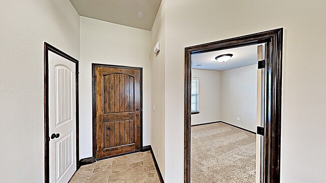 Building Photo - Beautiful 4 Bedroom Home in Mustang Schools!