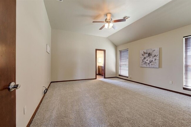 Building Photo - 1920 Fairway Dr